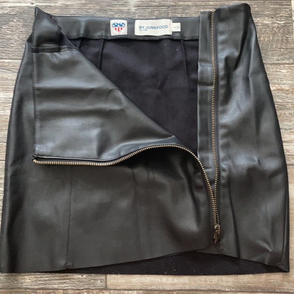 Skirt - Picture 3 of 3